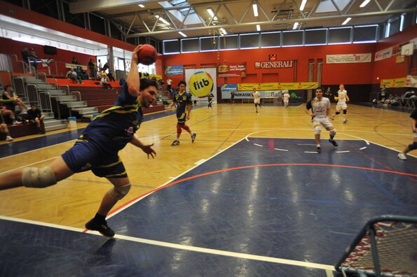 Tschoukball