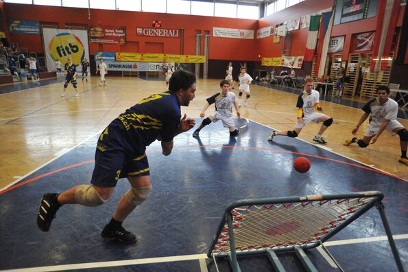 Tschoukball